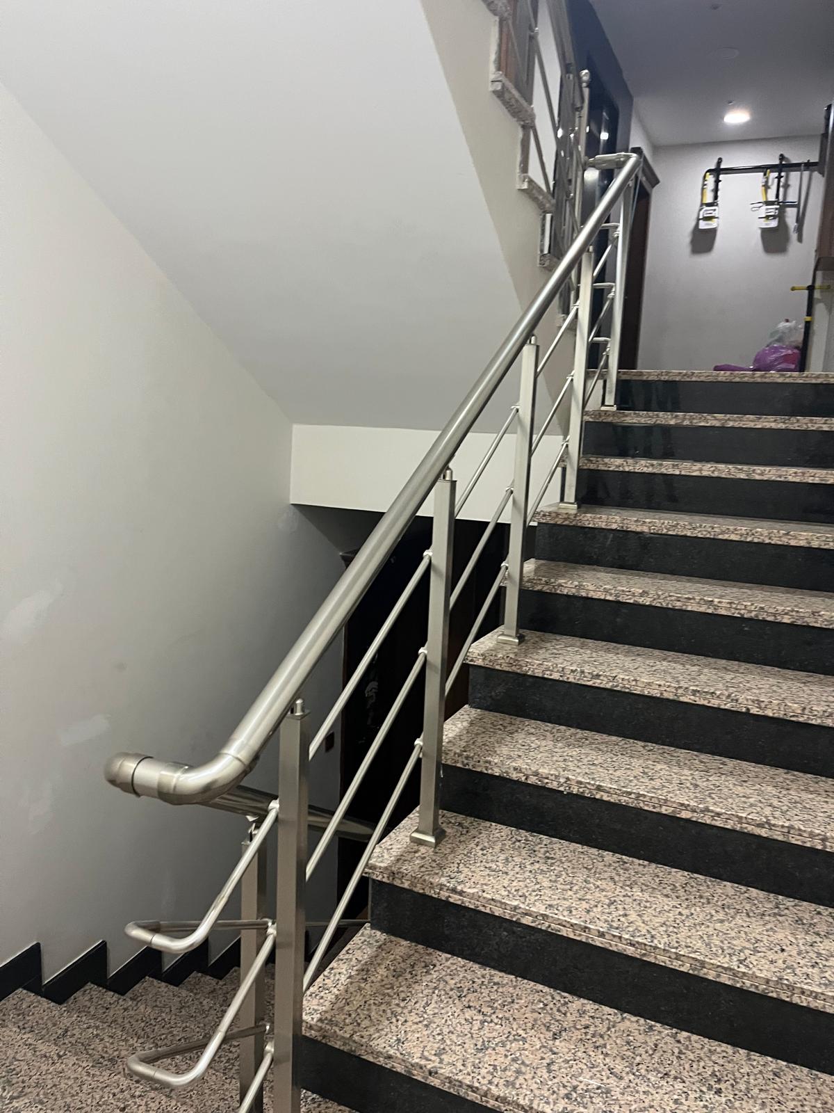 Merdiven pleksi korkuluk 24